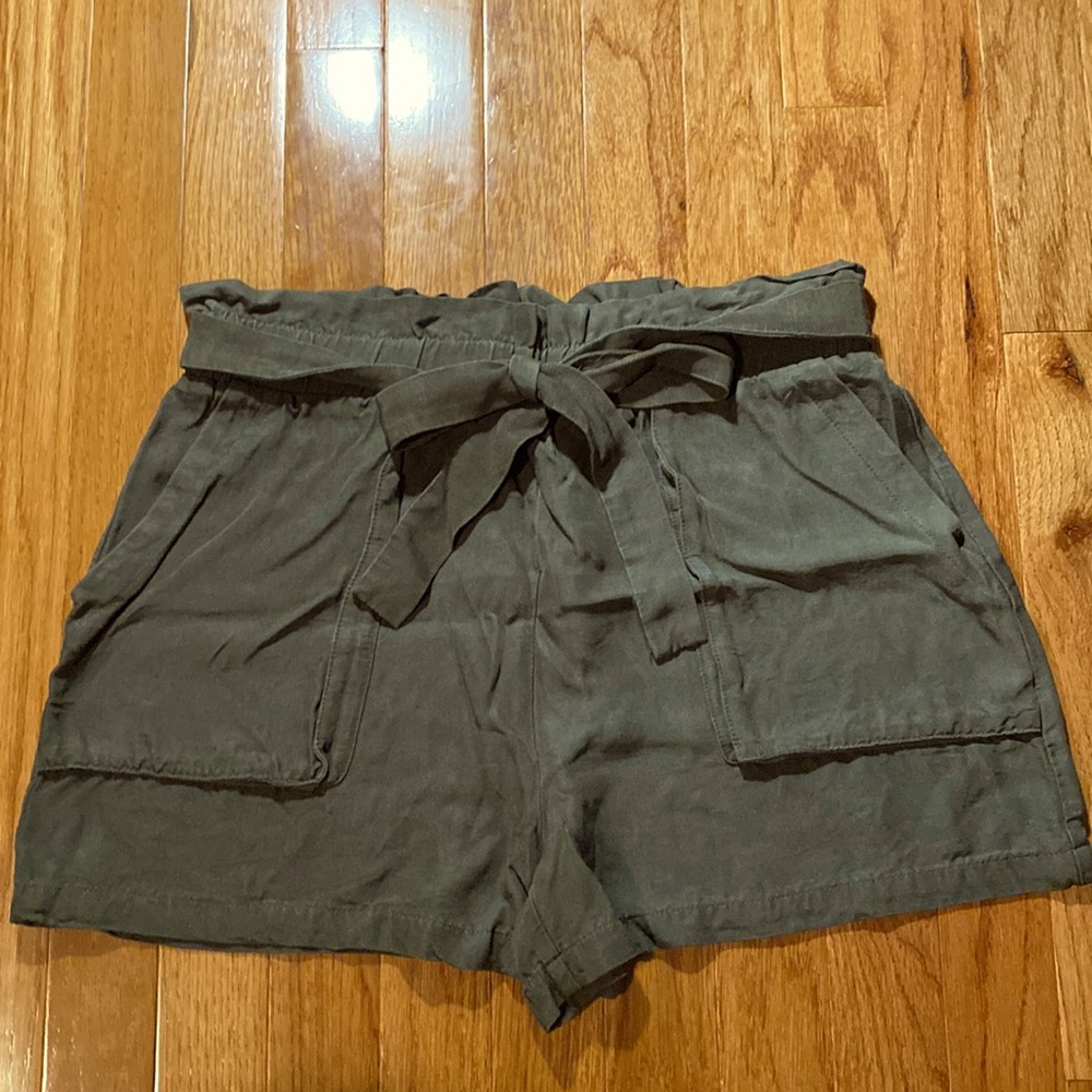 Zara basic women’s shorts in olive green size M